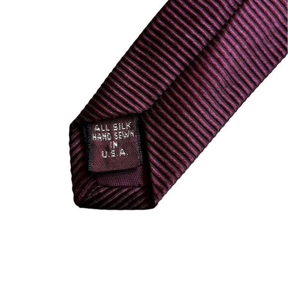 Jos. A. Bank. Cormorate Collection 100% Silk Purple Tie Made in USA - Picture 5 of 5
